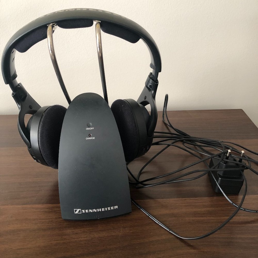 Sennheiser wireless headphones for TV. Model HDR 119II